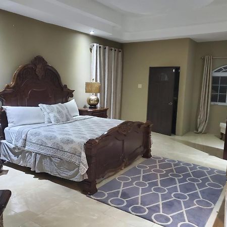 The Palms- Caribbean Estates -10 Minutes From The Beach- Gated Community Portmore Εξωτερικό φωτογραφία